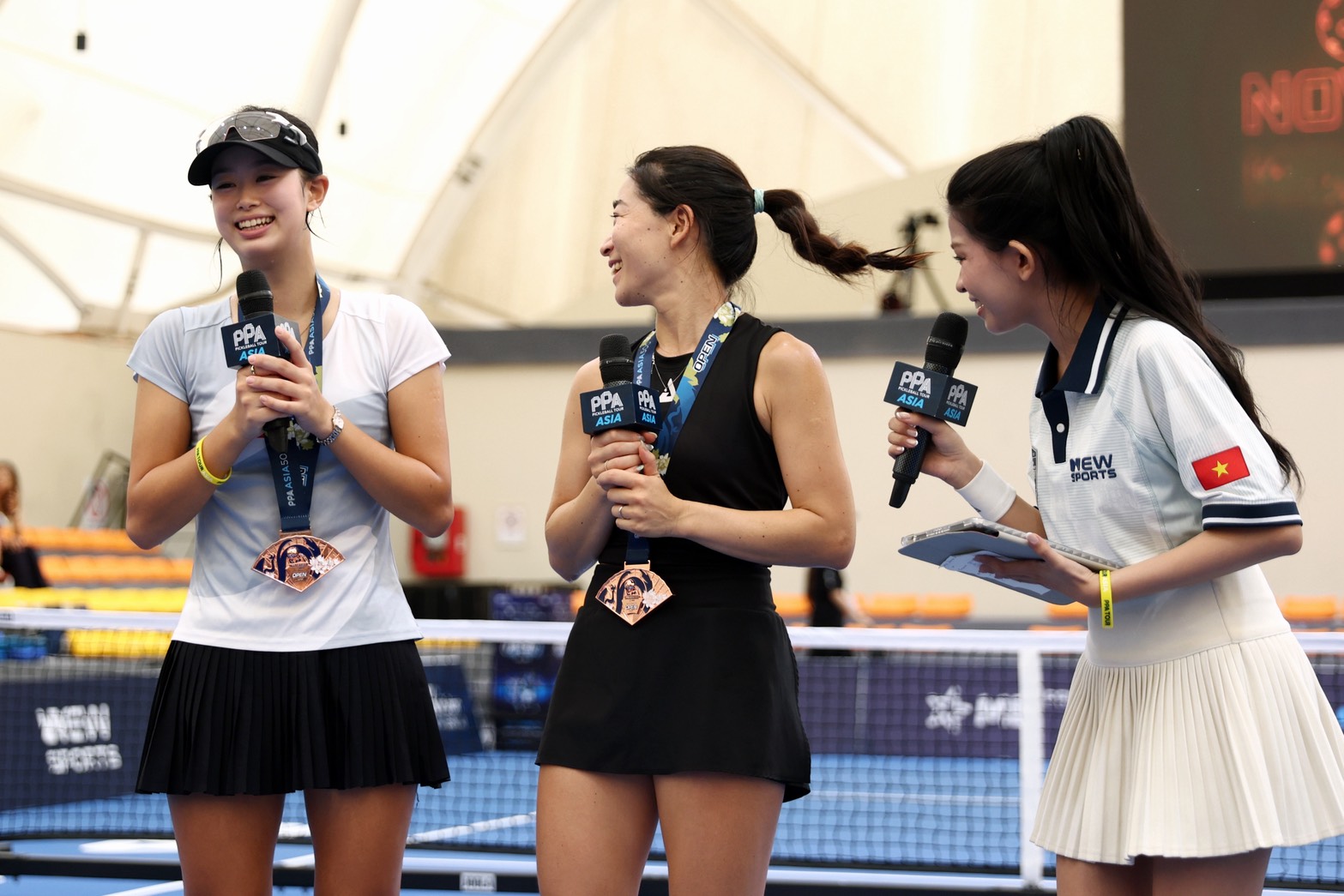 佐脇京(Kei Sawaki)・吉冨愛子 ― コート上でのグータッチ|女子ダブルス・PPA Asia 500 MB Ho Chi Minh City Open 2026