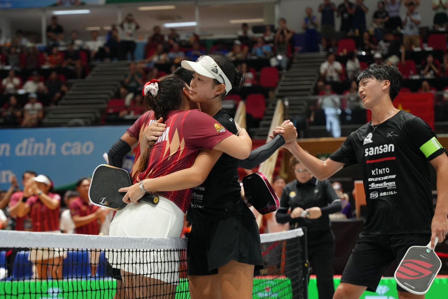 TEAM JAPAN(佐脇京所属)― 試合後、ネット越しに健闘を称え合う|Heineken Pickleball World Cup 2026