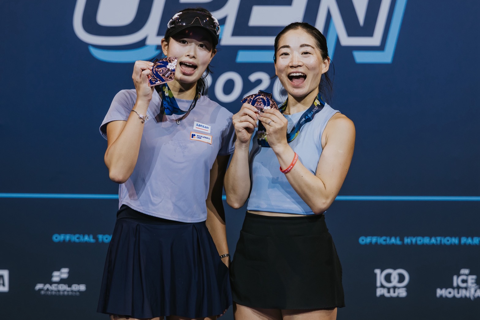 佐脇京(Kei Sawaki)・吉冨愛子 ― 女子ダブルス銅メダル表彰式|PPA ASIA 500 Leapmotor Singapore Open 2026